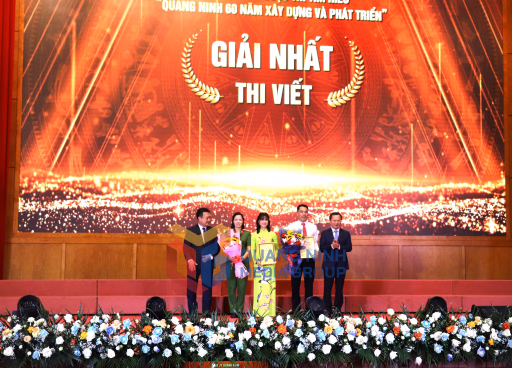 BTC trao giải nhất cho cuộc thi viết 