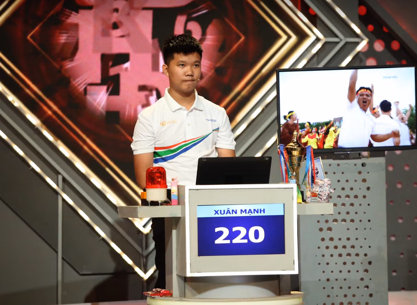 Lê Xuân Mạnh bứt phá trong phần thi Về đích, giành vòng nguyệt quế Olympia 2023.