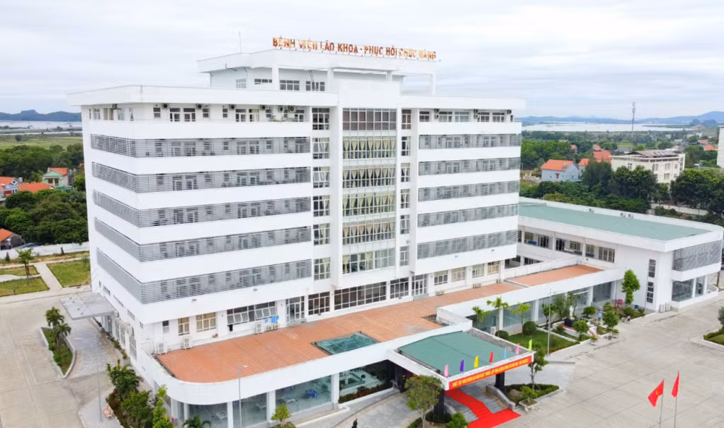 Bệnh viện Lão khoa - Phục hồi chức năng tỉnh Quảng Ninh hoàn thành và đi vào hoạt động từ tháng 10/2022, cung cấp các dịch vụ chăm sóc sức khỏe chuyên sâu, góp phần cùng ngành Y tế Quảng Ninh đạt được những bước tiến quan trọng.