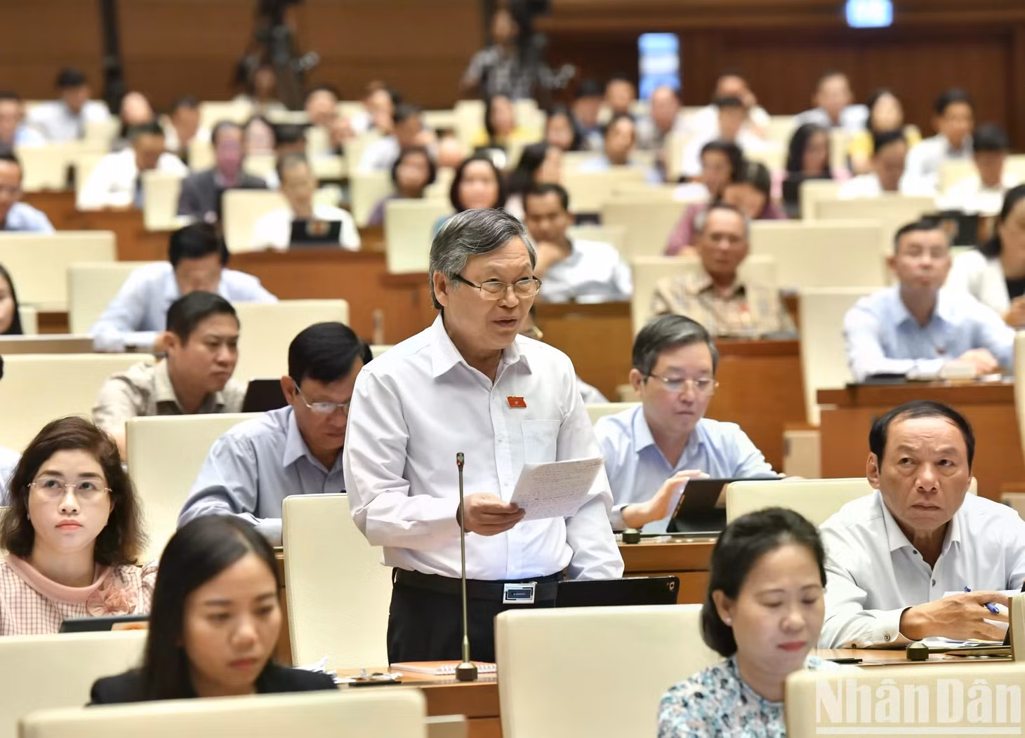 Đại biểu Tô Văn Tám (Kon Tum) phát biểu thảo luận. (Ảnh: ĐĂNG KHOA)