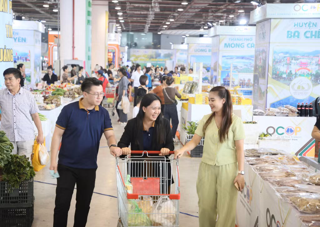 Hội chợ OCOP khu vực Đông Bắc - Quảng Ninh tạo không khí vui tươi, hấp dẫn người dân du khách, nhất là thời điểm Quảng Ninh hướng tới chào mừng 60 năm Ngày thành lập tỉnh 30/10 (1963-2023).