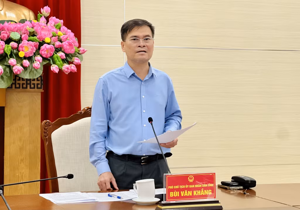 Đồng chí Bùi Văn Khắng, Phó Chủ tịch UBND tỉnh phát biểu kết luận hội nghị.