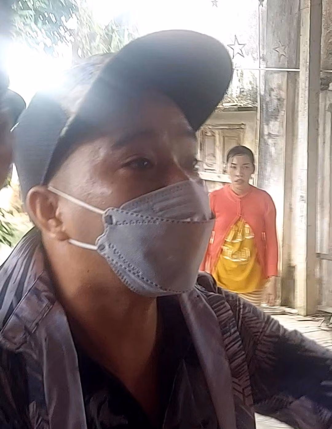 Một đối tượng trong nhóm côn đồ tham gia hành hung gây thương tích thầy giáo.