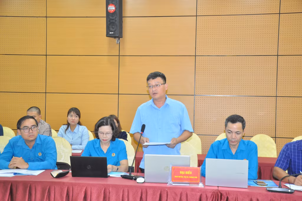 Ông Tô Duy Tòng, Chủ tịch LĐLĐ thị xã Quảng Yên đề xuất các giải pháp phát triển đảng viên trong KCN.