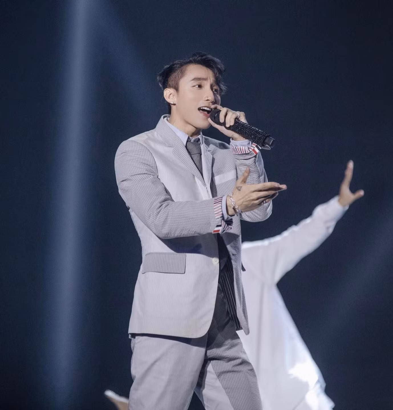 Sơn Tùng cảm ơn nhạc sĩ Huy Tuấn.