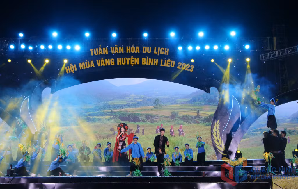 Chương trình nghệ thuật đặc sắc “Bình Liêu mùa lúa hát” được đầu tư, dàn dựng công phu.