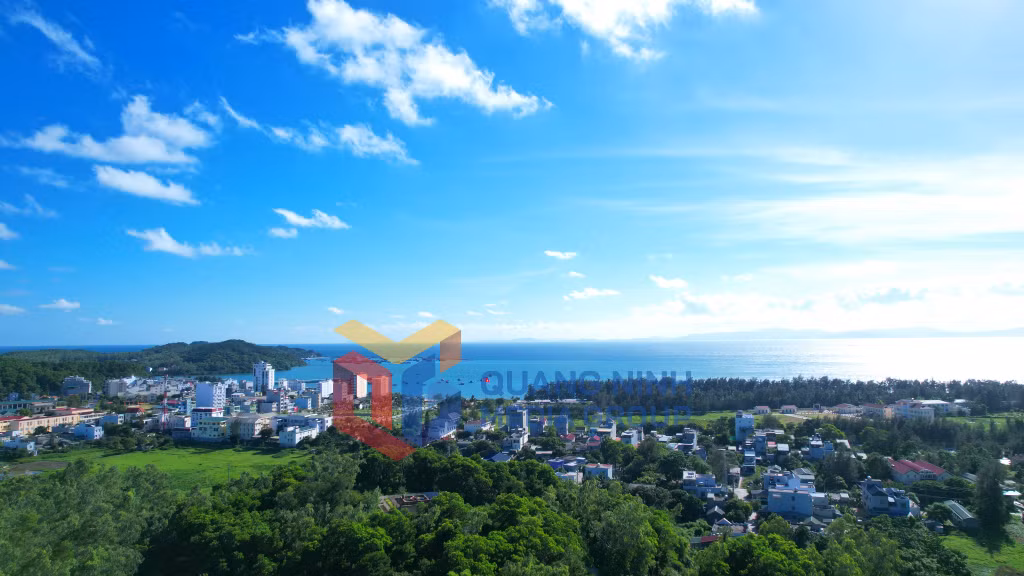 2023-10_Đảo Cô Tô nhìn từ biển. Ảnh: Phạm Học