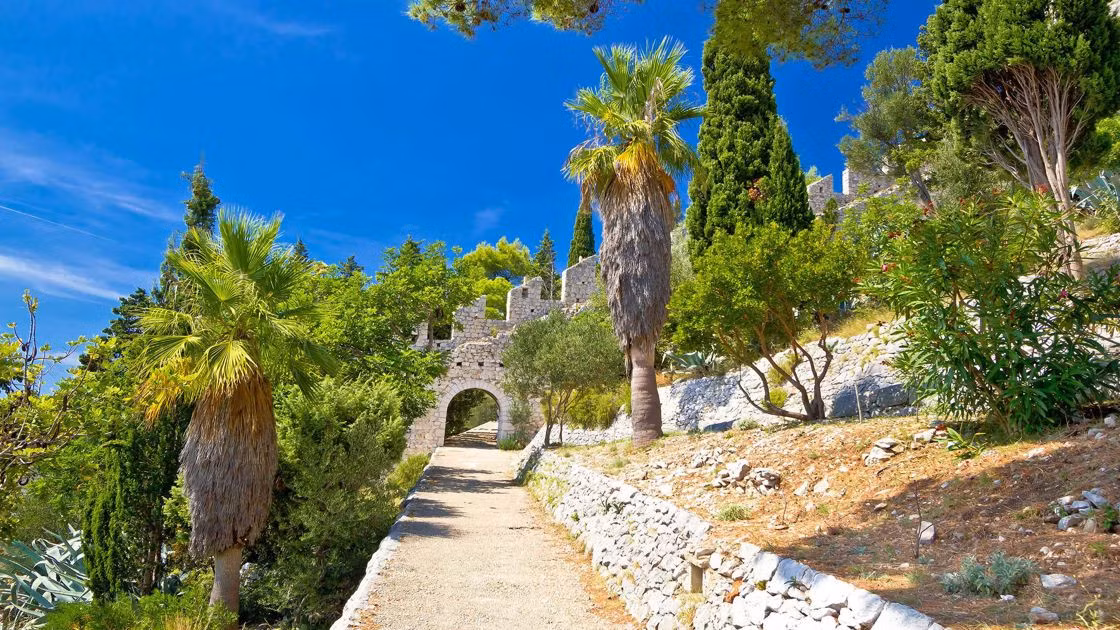Con đường đi dạo đẹp như mơ. Ảnh: TheCroatianNationalTouristBoard
