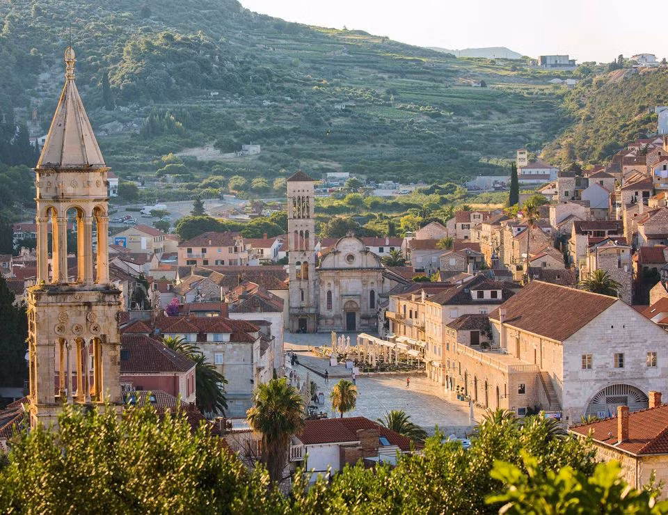 Thị trấn Hvar sôi động bên bờ biển Dalmatian xinh đẹp của Croatia có những điều thú vị mà nhiều du khách chưa khám phá hết. Ảnh: TheCroatianNationalTouristBoard