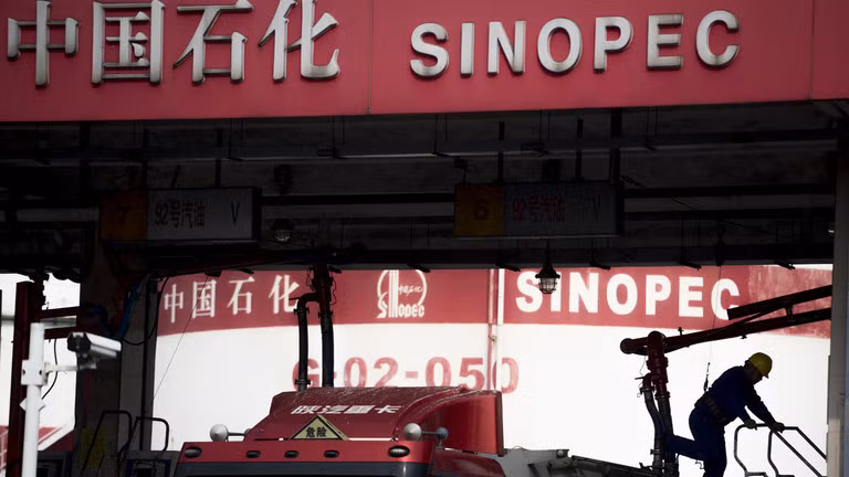 Một trạm xăng của Sinopec ở Thượng Hải. Ảnh: AFP