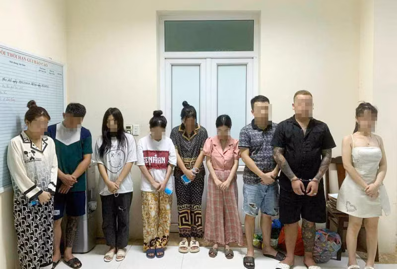 Tại thời điểm cơ quan Công an kiểm tra, test nhanh nhóm nam, nữ thanh niên này đều dương tính với ma túy.