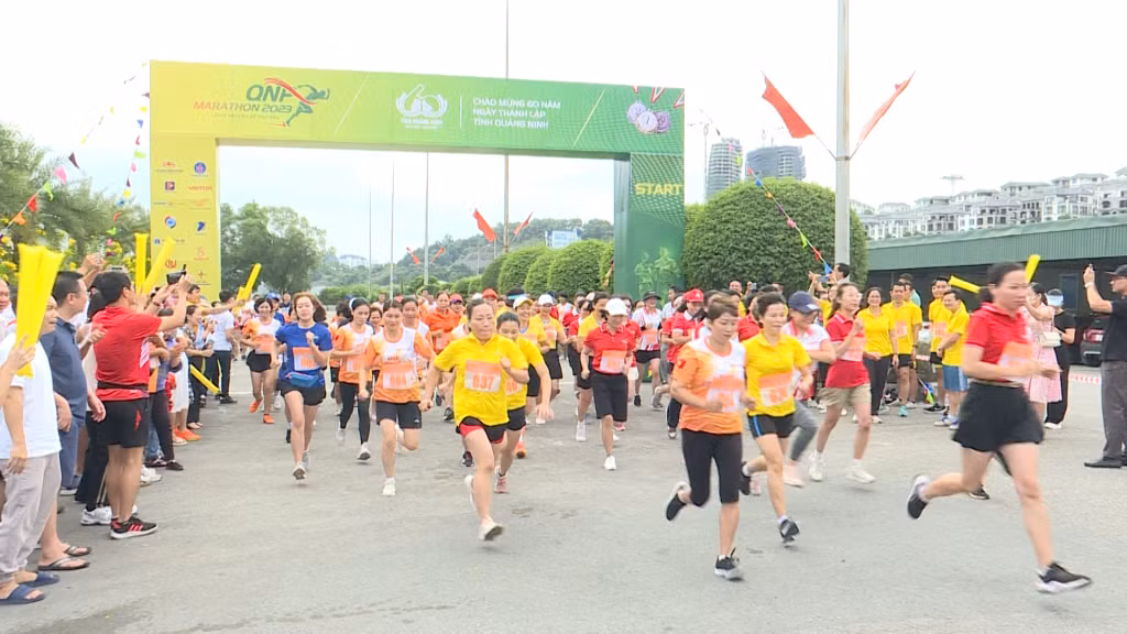 Các VĐV nữ xuất phát ở nội dung 3km.