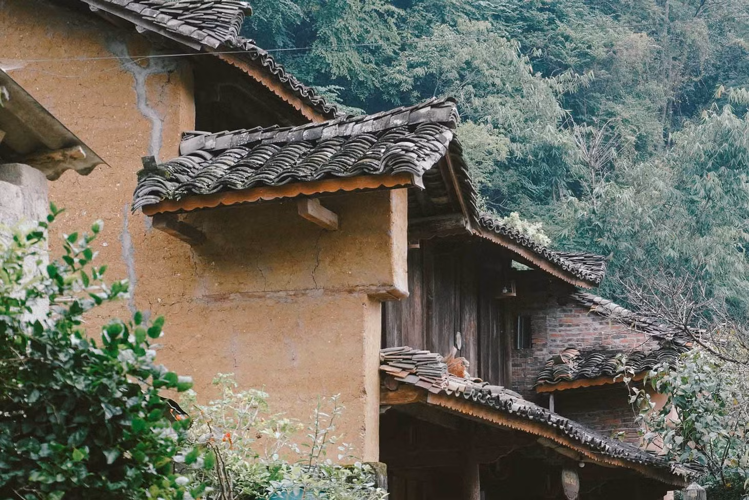 Phố cổ Đồng Văn bao gồm khu chợ và khu nhà cổ, tạo nên một tổ hợp các công trình kiến trúc độc đáo. Ảnh: Nguyên Phong
