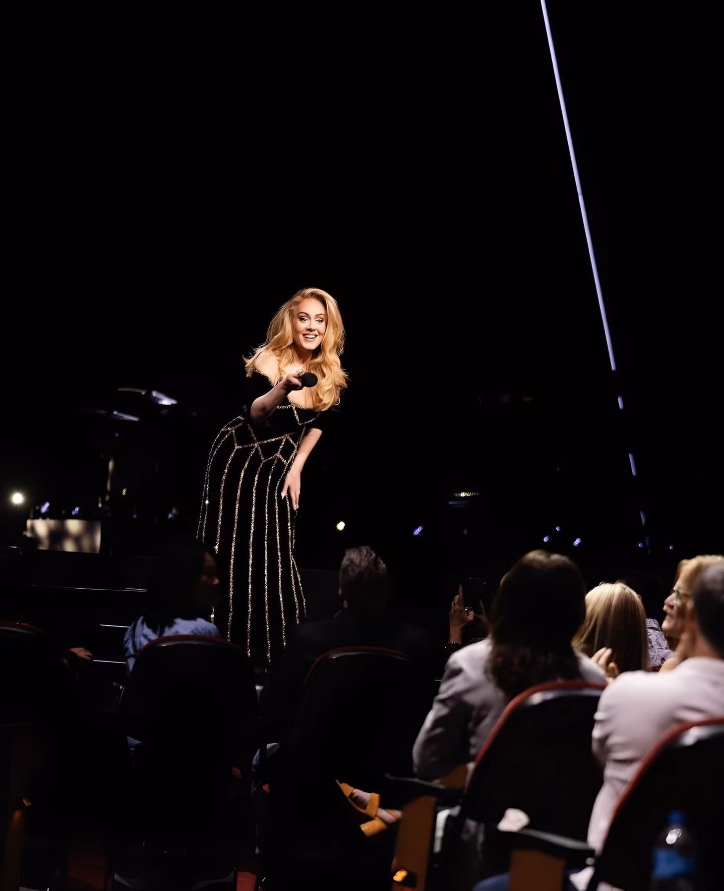 Adele luôn mang đến những màn trình diễn hoành tráng cho khán giả. Ảnh: NVCC