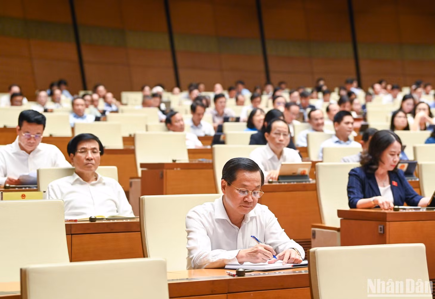 Phó Thủ tướng Lê Minh Khái và các đại biểu dự phiên họp. (Ảnh: DUY LINH)