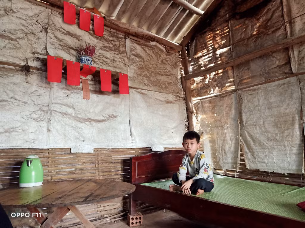 Ngôi nhà hiện tại của gia đình em Thiện đã xuống cấp trầm trọng.