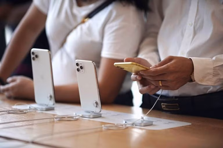 Dòng iPhone 2022 vẫn có 4 phiên bản nhưng chỉ mang đến 2 kích thước màn hình ẢNH: AFP