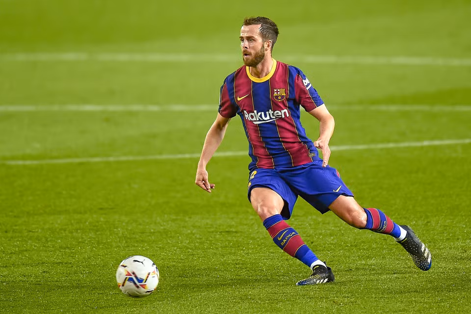 MU mua Phillips, Chelsea chốt Pjanic