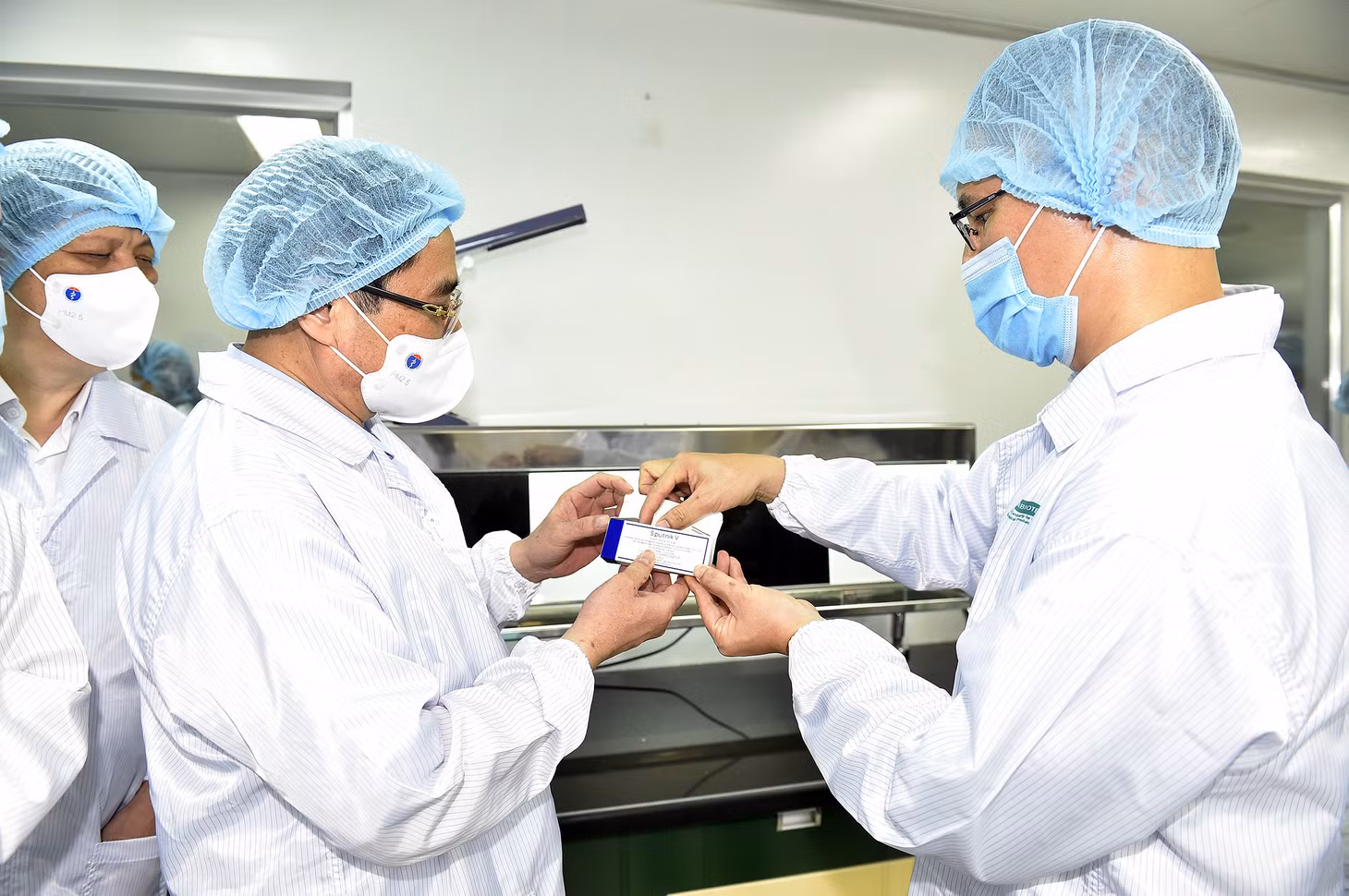 Thủ tướng Phạm Minh Chính thăm Công ty TNHH MTV Vaccine và Sinh phẩm số 1 (VABIOTECH)