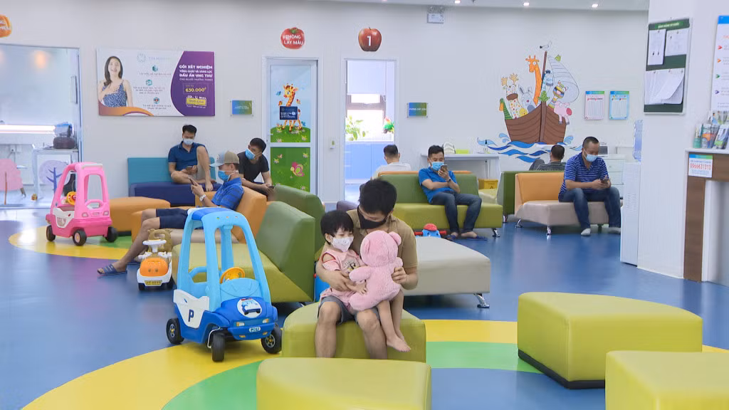 Đảm bảo giãn cách tại phòng khám The Medcare Quảng Ninh.