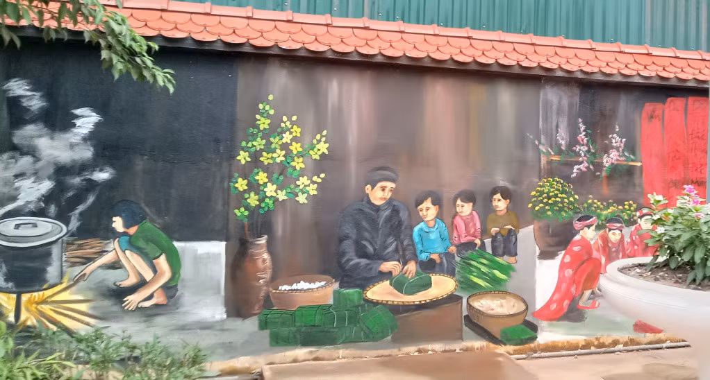 Cảnh gói bánh chưng ngày Tết.