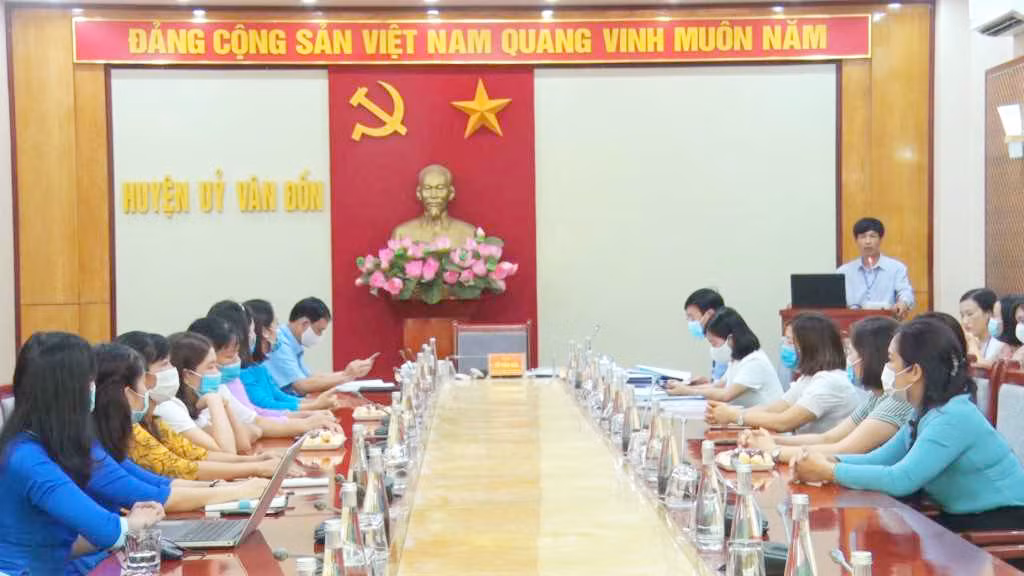 Thi tuyển cán bộ lãnh đạo quản lý các trường học năm 2021 trên địa bàn huyện Vân Đồn, tháng 6/2021.