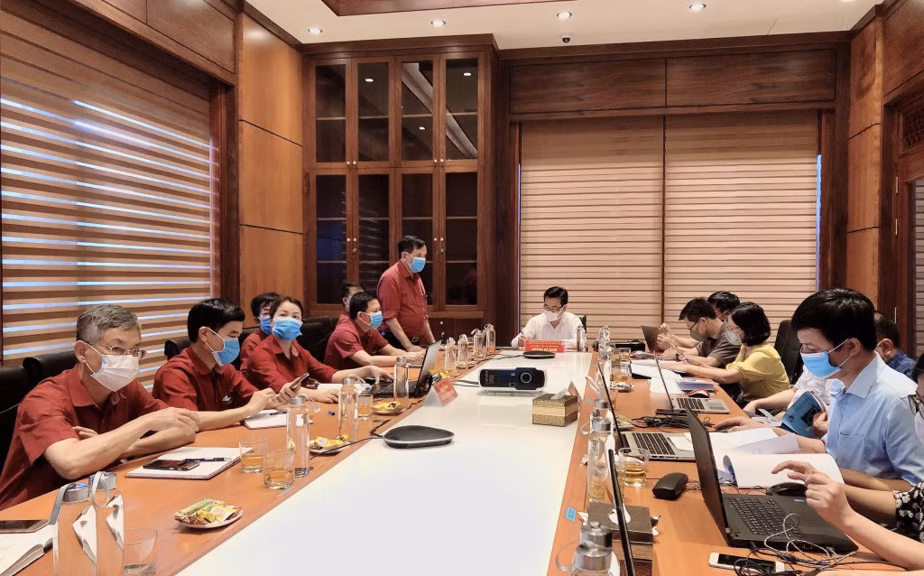 Hội đồng sơ tuyển Giải thưởng Chất lượng quốc gia tỉnh Quảng Ninh làm việc tại Công ty CP Cơ khí và lắp máy Việt Nam.