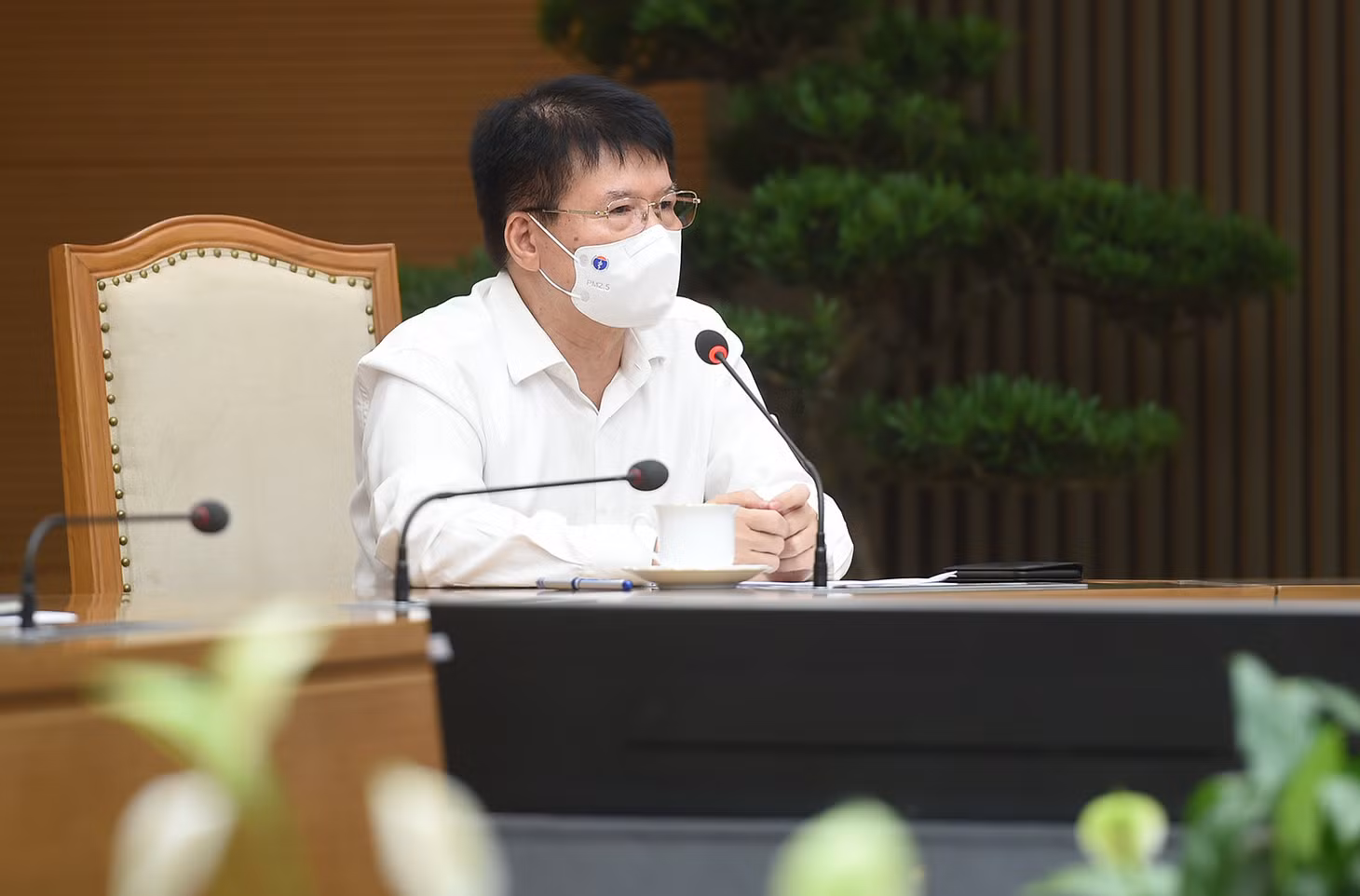 Thứ trưởng Bộ Y tế Trương Quốc Cường cho biết tất cả những DN có khả năng tiếp cận nguồn vaccine nhập khẩu đều được hướng dẫn, tạo điều kiện tối đa để có vaccine sớm nhất. Ảnh: VGP/Đình Nam