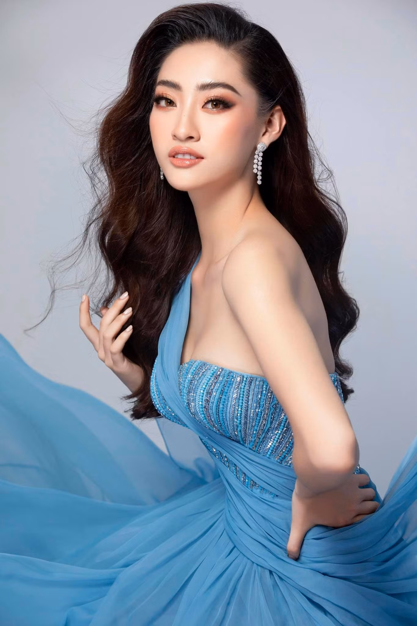 Vẻ nóng bỏng của Tiểu Vy, Đỗ Mỹ Linh... khi được đề cử thi Miss Grand International ảnh 6