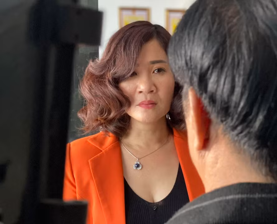 Sự biểu cảm qua từng lời nói, ánh mắt, cử chỉ của diễn viên Nguyệt Hằng trong phim