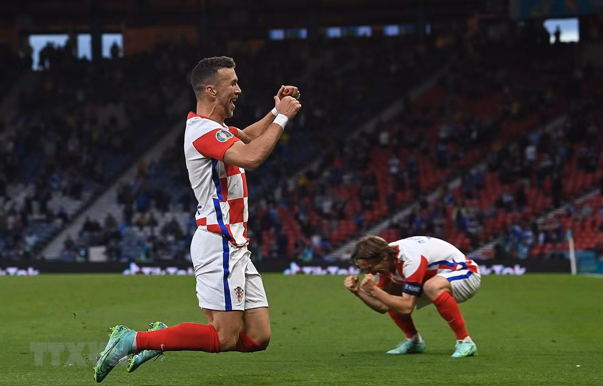 Xác định được 12 đội tuyển góp mặt ở vòng 1/8 EURO 2020