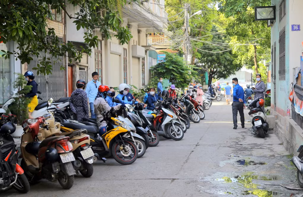 Lực lượng công an và ĐVTN tình nguyện làm tốt nhiệm vụ, đảm bảo ANTT, ATGT tại các khu vực Hội đồng coi thi.