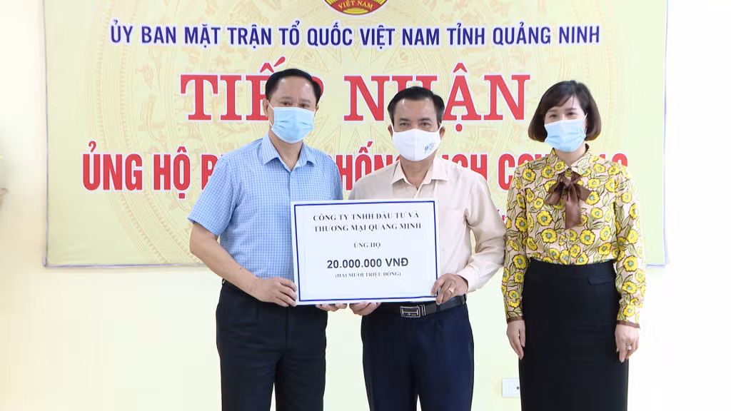 Công ty TNHH Đầu tư và Thương mại Quang Minh (TP Cẩm Phả) trao ủng hộ 20 triệu đồng