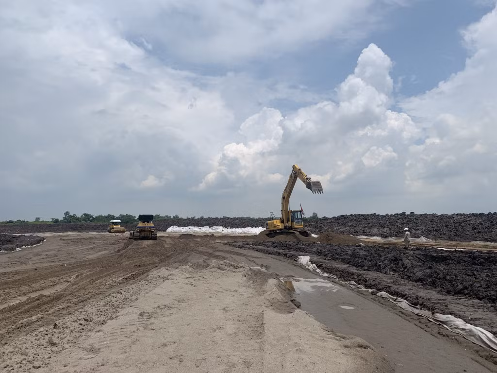 Công ty CP Xây dựng 484 huy động 100% máy móc, thiết bị để đẩy nhanh tiến độ thi công nút giao Đầm Nhà Mạc.