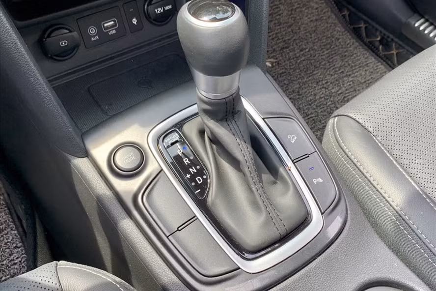 Tuy xe số tự động dễ lái hơn số sàn nhưng người mới lái xe vẫn cần nắm chắc một số lưu ý khi điều khiển xe số tự động Ảnh: Lâm Anh.