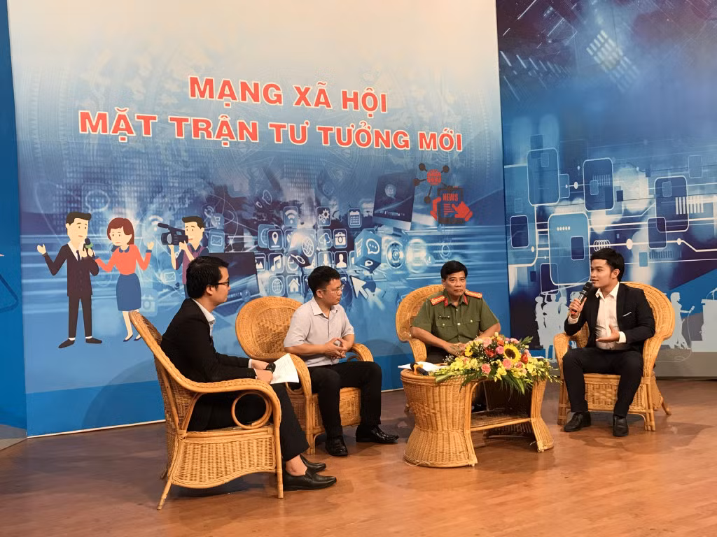 Chương trình tọa đàm "Mạng xã hội - mặt trận tư tưởng mới" do Trung tâm Truyền thông tỉnh Quảng Ninh tổ chức tháng 6/2019. Ảnh: Hoàng Quỳnh
