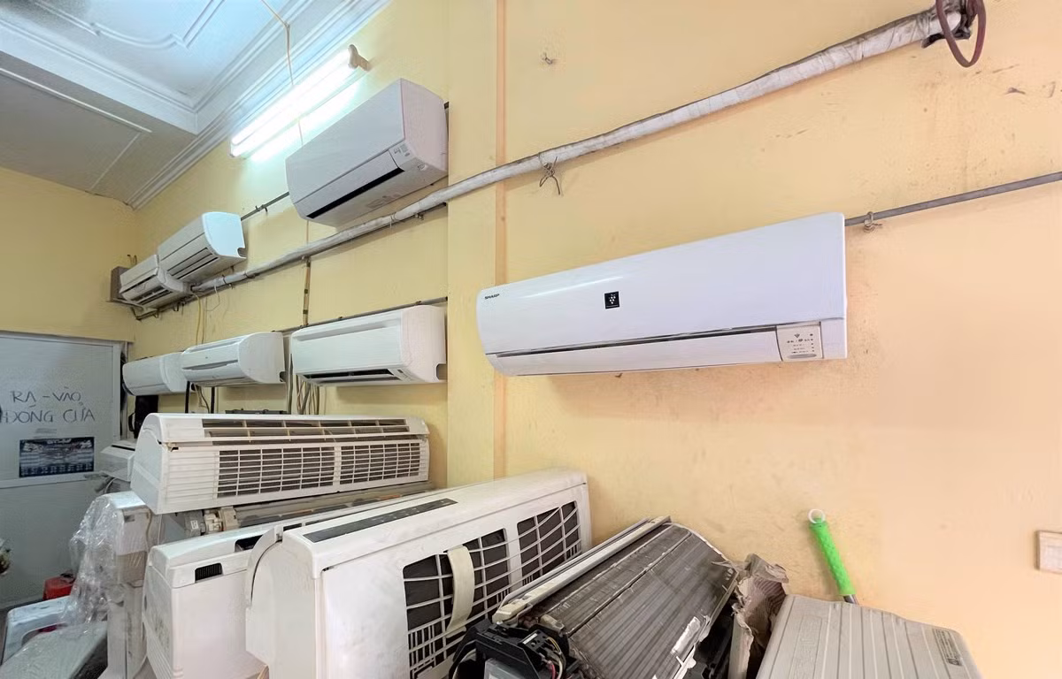 Hàng Nhật bãi đã xuất hiện từ vài chục năm và được đông đảo người Việt lựa chọn sử dụng. (Ảnh: M.H/Vietnam+)