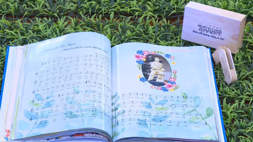 Ấn phẩm “Thiếu nhi Quảng Ninh ca hát”. Ảnh: Đào Linh