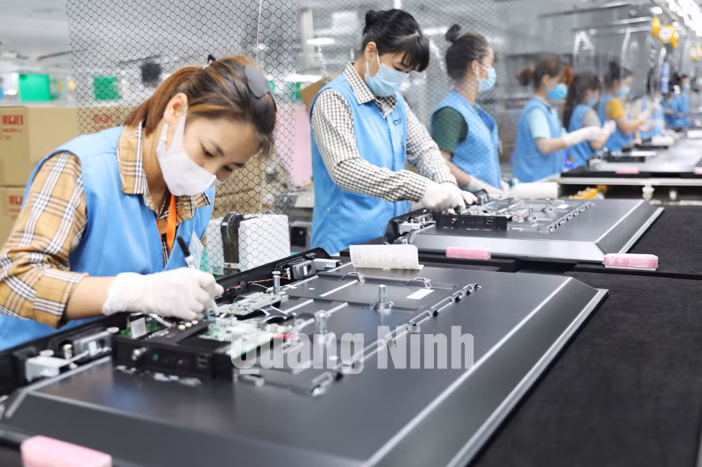 Sản xuất linh kiện điện tử của Tập đoàn Foxconn (6-2021). Ảnh: Đỗ Phương