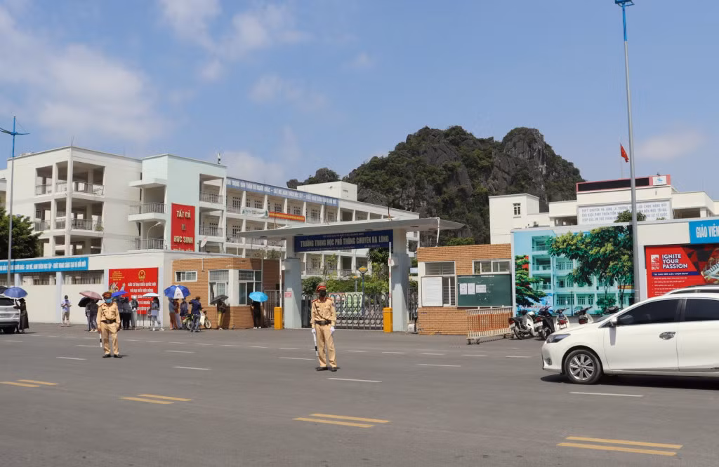 Các lực lượng chức năng tiếp tục hoàn thành tốt nhiệm vụ, đảm bảo ANTT, ATGT khu vực tổ chức thi.