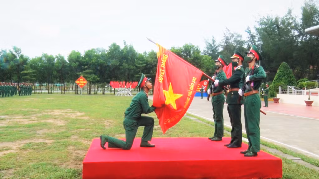 Chiến sĩ mới Lữ đoàn 242 tuyên thệ.