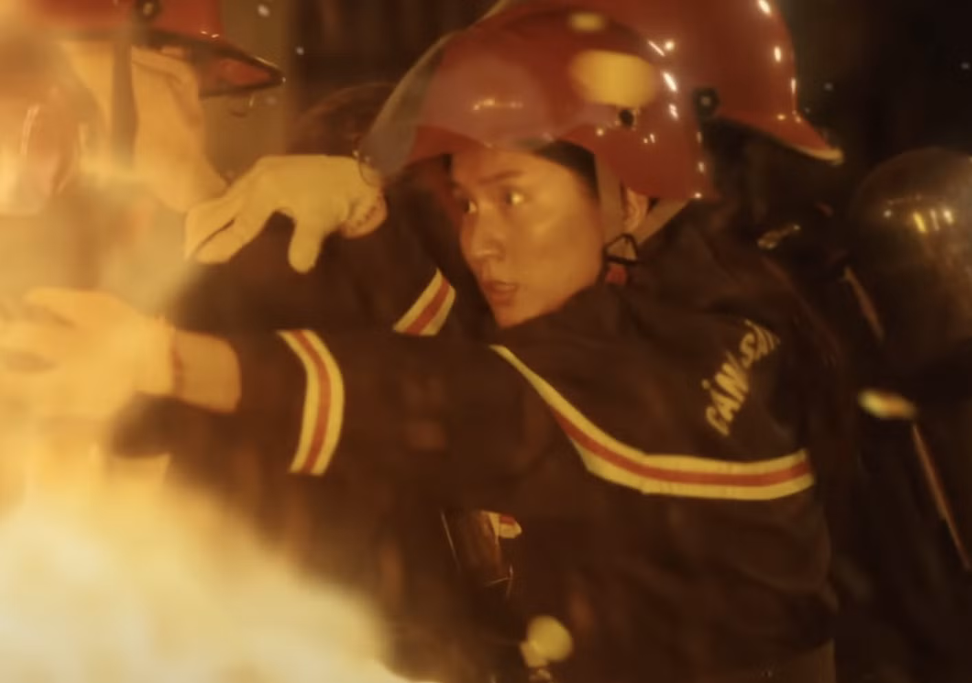 Những hình ảnh xúc động trong MV Vị nhà.
