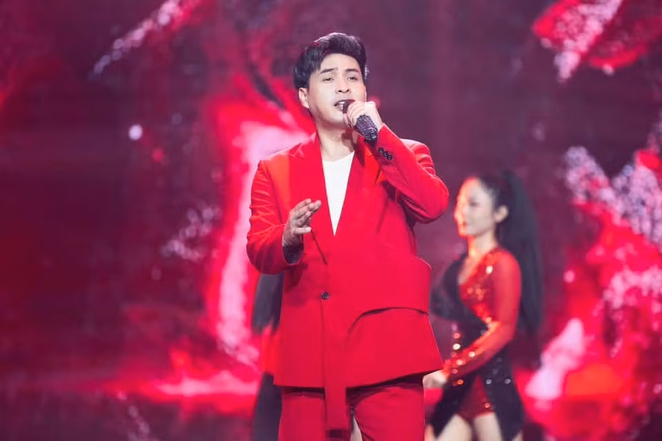 Dịp cuối năm, Con bướm xuân lại trỗi dậy, mang lại cho Hồ Quang Hiếu nhiều thứ.