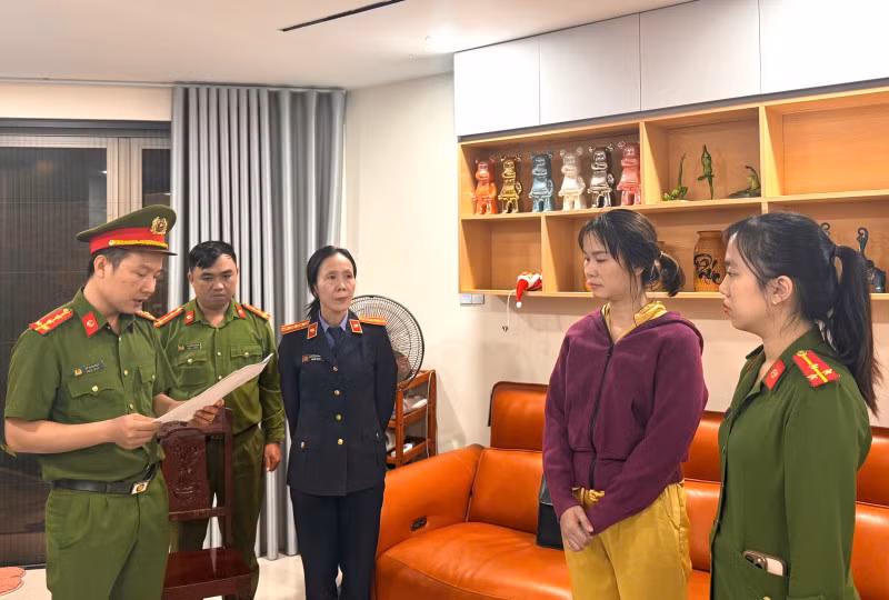 Cơ quan CSĐT Công an Đà Nẵng thực hiện lệnh bắt tạm giam Nguyễn Thị Ngọc Thanh tối 22/1.