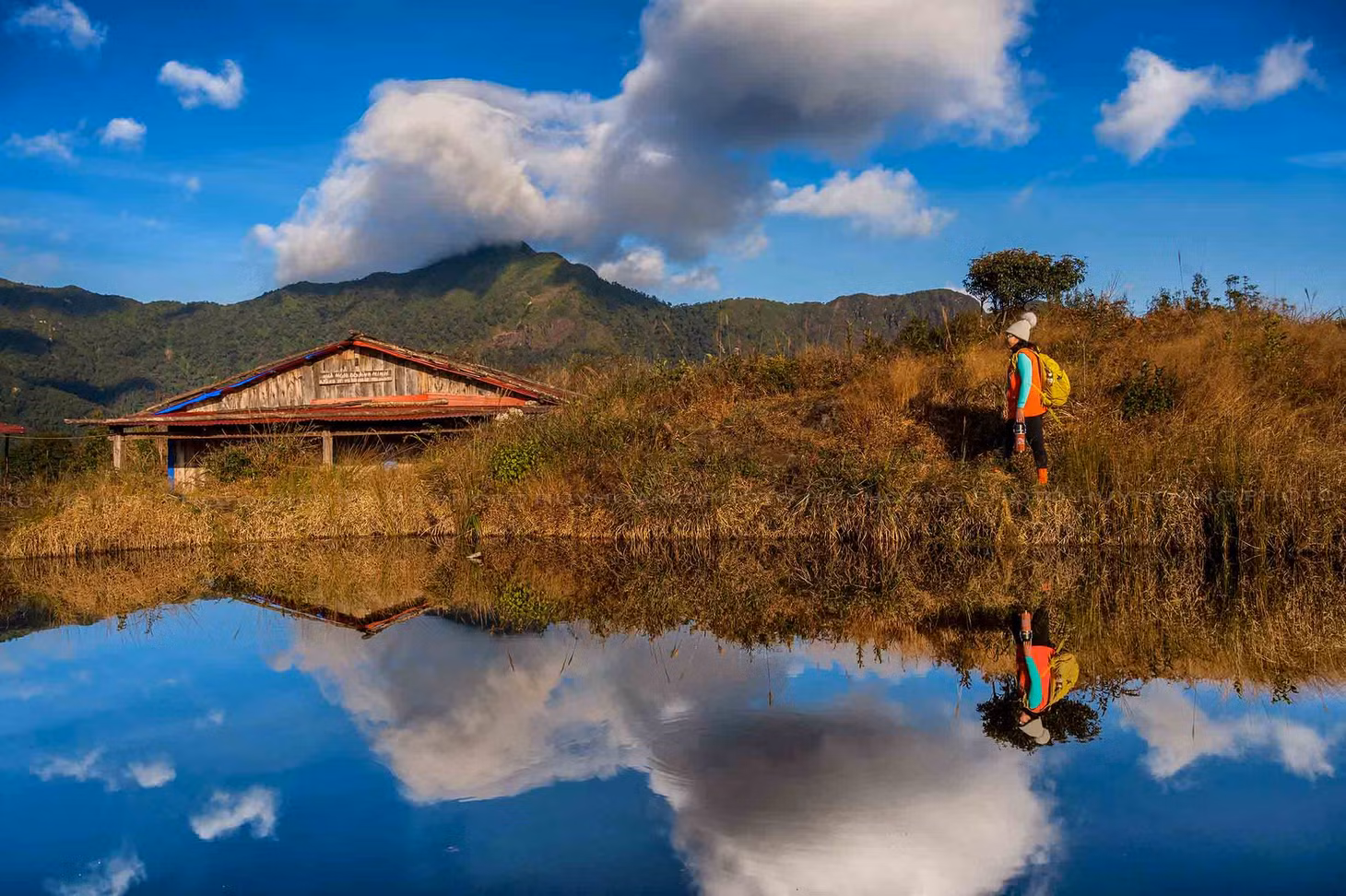 Cung đường chinh phục núi Muối và Ky Quan San (hay Bạch Mộc Lương Tử) nằm trên cùng một lộ trình. Ở độ cao 2.200 m, hành trình lên núi Muối dễ dàng hơn. Từ đây, du khách có thể tiếp tục khám phá đỉnh Ky Quan San. Ảnh: Lê Huy Hoàng