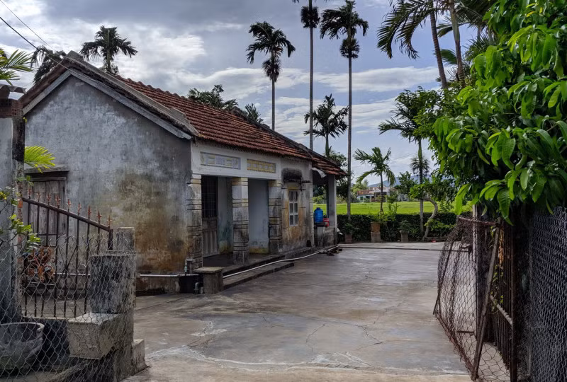 Căn nhà và thửa đất tại thời điểm ông Nguyễn Ngọc Thủy trúng đấu giá tài sản thi hành án dân sự cuối tháng 7/2020. Ảnh: Việt Tường