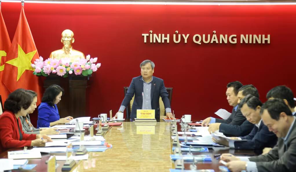 Đồng chí Vũ Đại Thắng, Ủy viên Trung ương Đảng, Bí thư Tỉnh ủy, chủ trì và kết luận hội nghị Ban Thường vụ Tỉnh ủy.