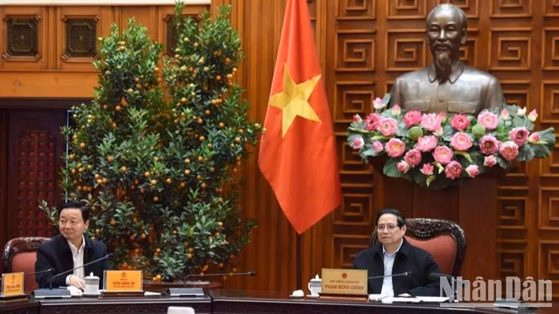 Thủ tướng Phạm Minh Chính chủ trì cuộc họp. (Ảnh: TRẦN HẢI)