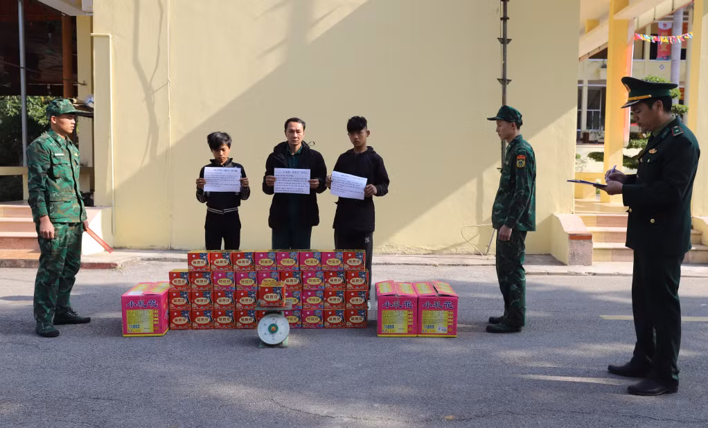 3 đối tượng cùng tang vật là 54 kg pháo hoa nổ.