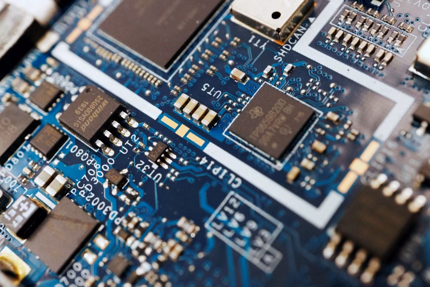 Nhu cầu chip nhớ - lưu trữ dữ liệu - dự kiến tăng. Ảnh minh họa: Reuters